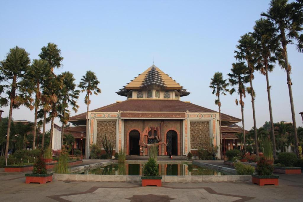 Al Abror Homestay Mandala Krida Mitra Reddoorz Джокьякарта Экстерьер фото