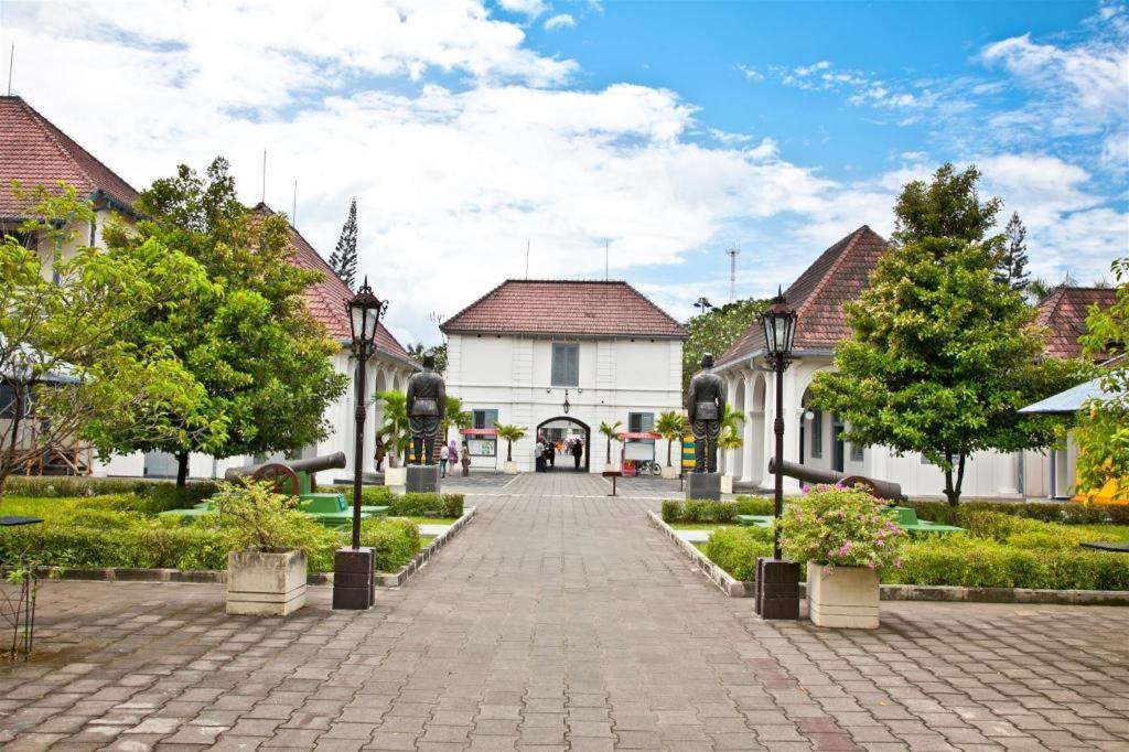 Al Abror Homestay Mandala Krida Mitra Reddoorz Джокьякарта Экстерьер фото