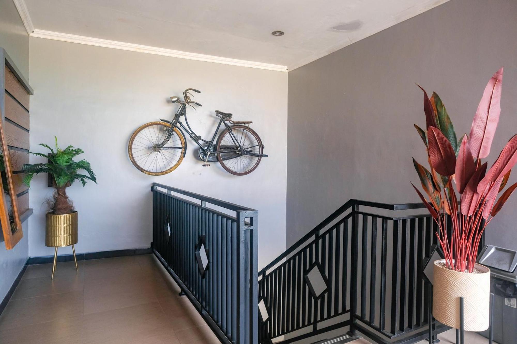 Al Abror Homestay Mandala Krida Mitra Reddoorz Джокьякарта Экстерьер фото