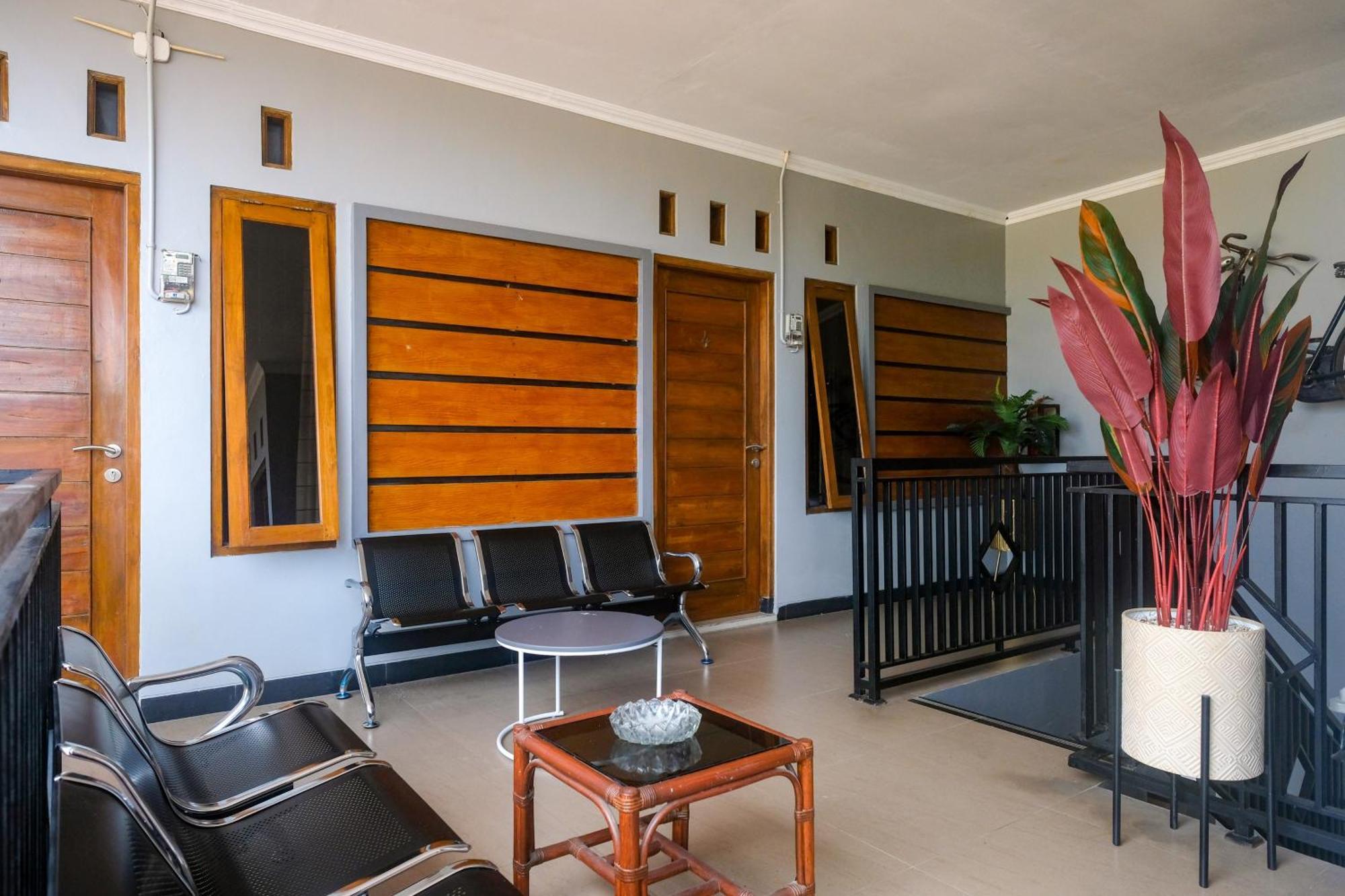 Al Abror Homestay Mandala Krida Mitra Reddoorz Джокьякарта Экстерьер фото