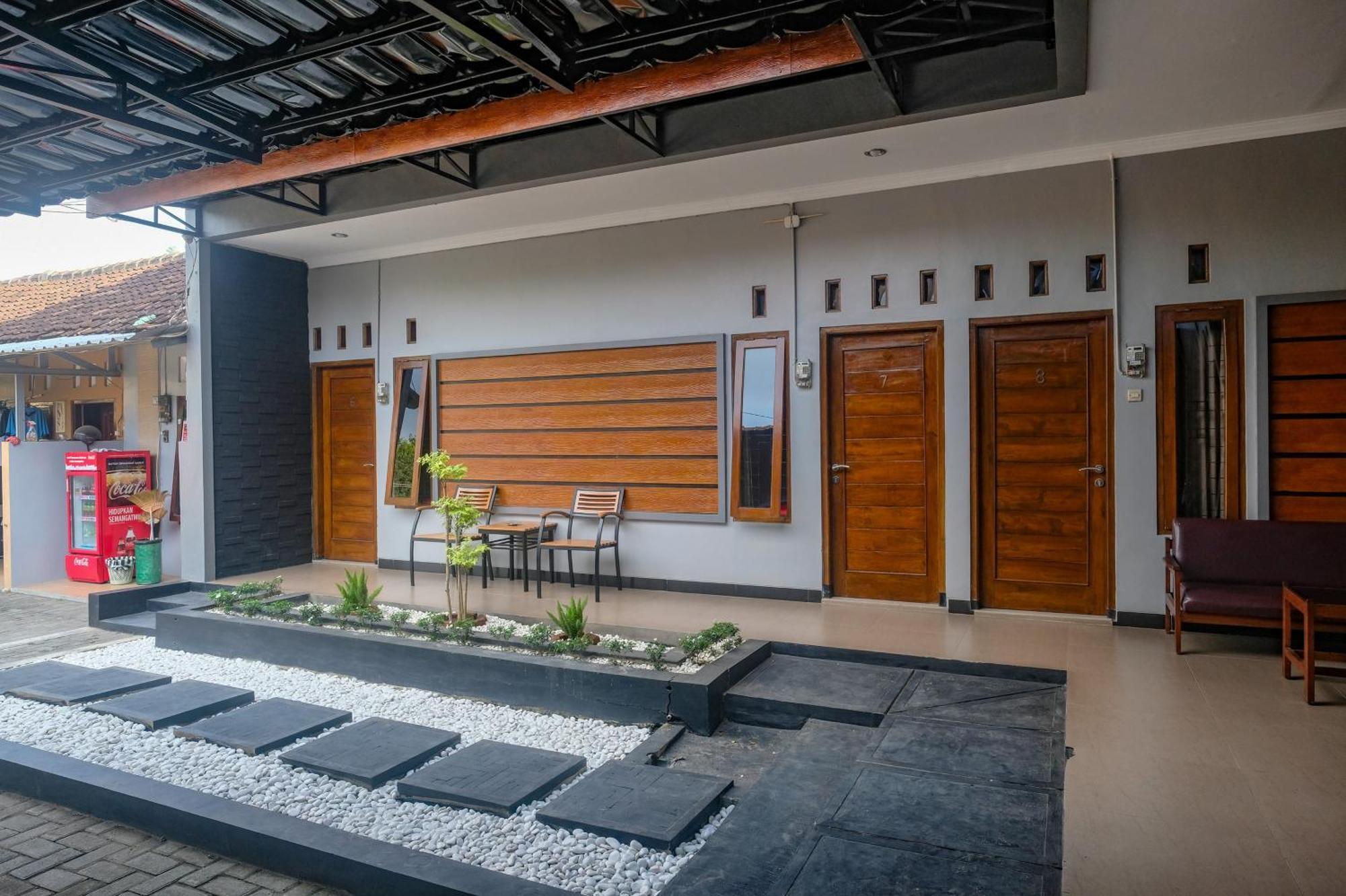 Al Abror Homestay Mandala Krida Mitra Reddoorz Джокьякарта Экстерьер фото