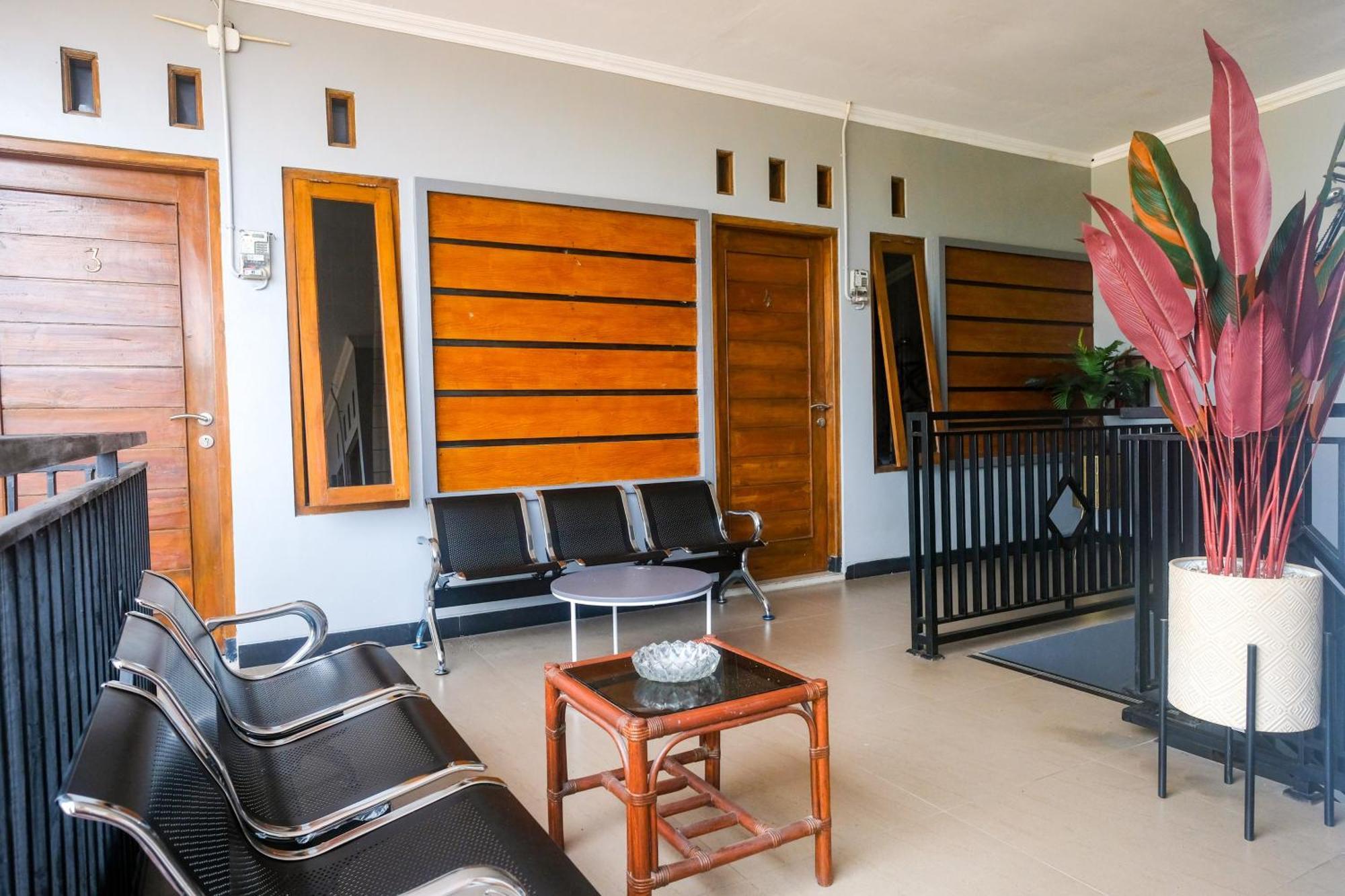 Al Abror Homestay Mandala Krida Mitra Reddoorz Джокьякарта Экстерьер фото
