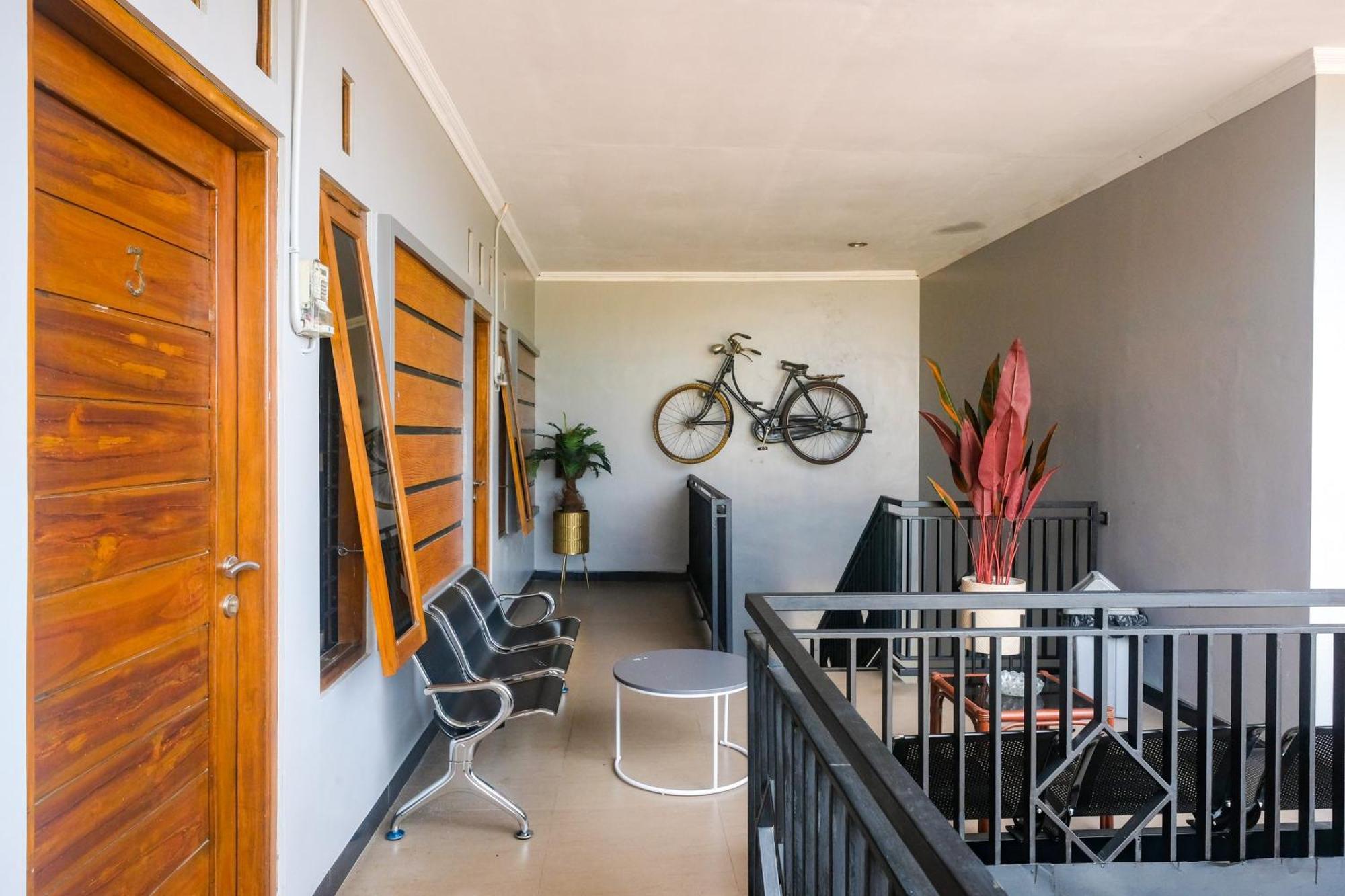 Al Abror Homestay Mandala Krida Mitra Reddoorz Джокьякарта Экстерьер фото
