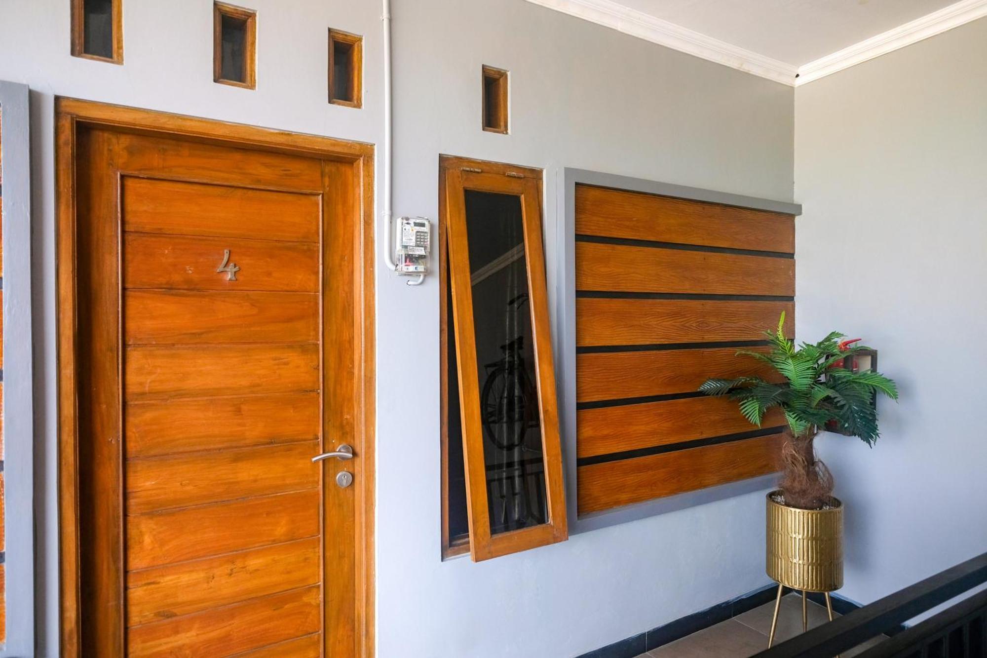 Al Abror Homestay Mandala Krida Mitra Reddoorz Джокьякарта Экстерьер фото