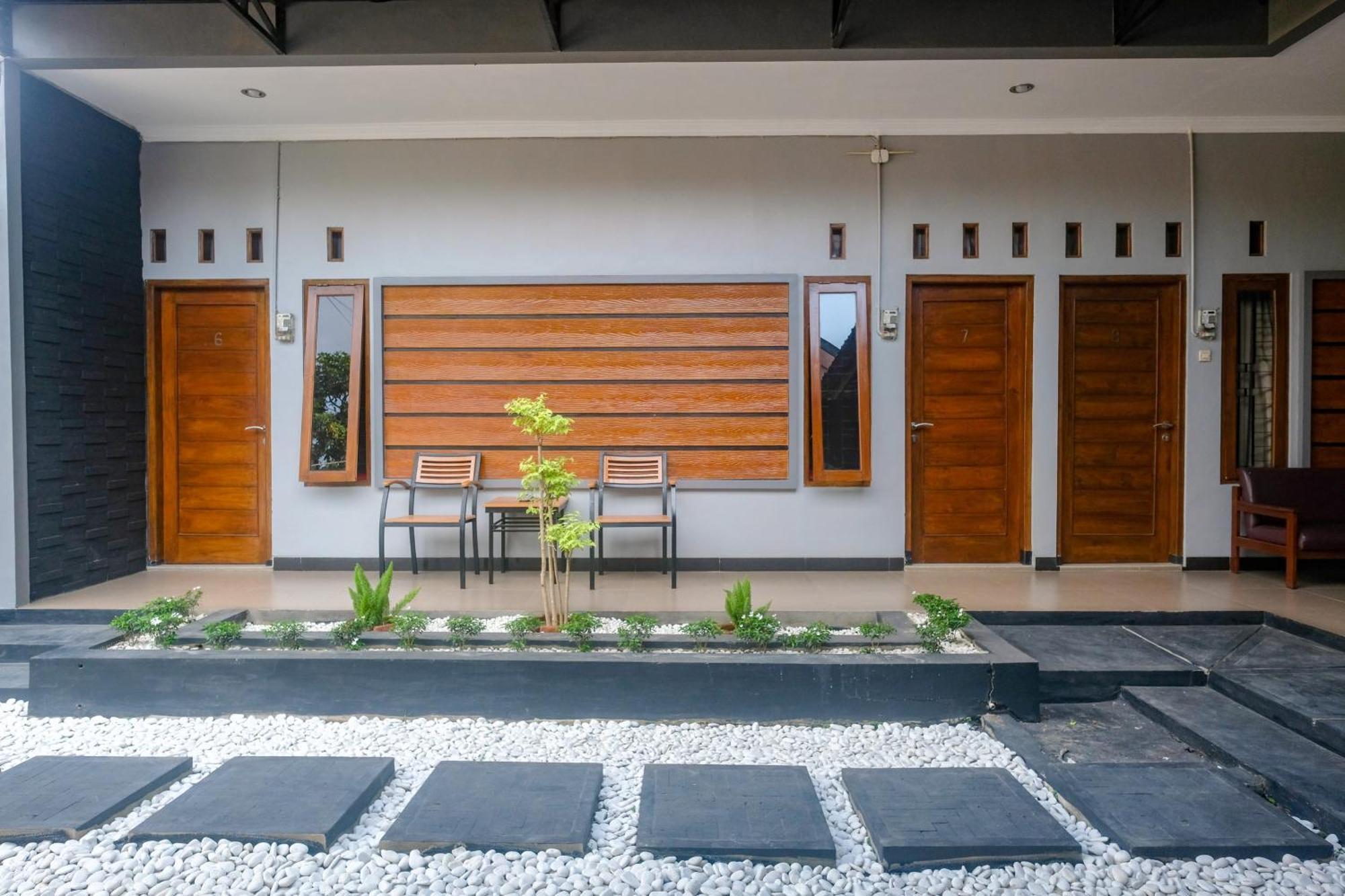 Al Abror Homestay Mandala Krida Mitra Reddoorz Джокьякарта Экстерьер фото