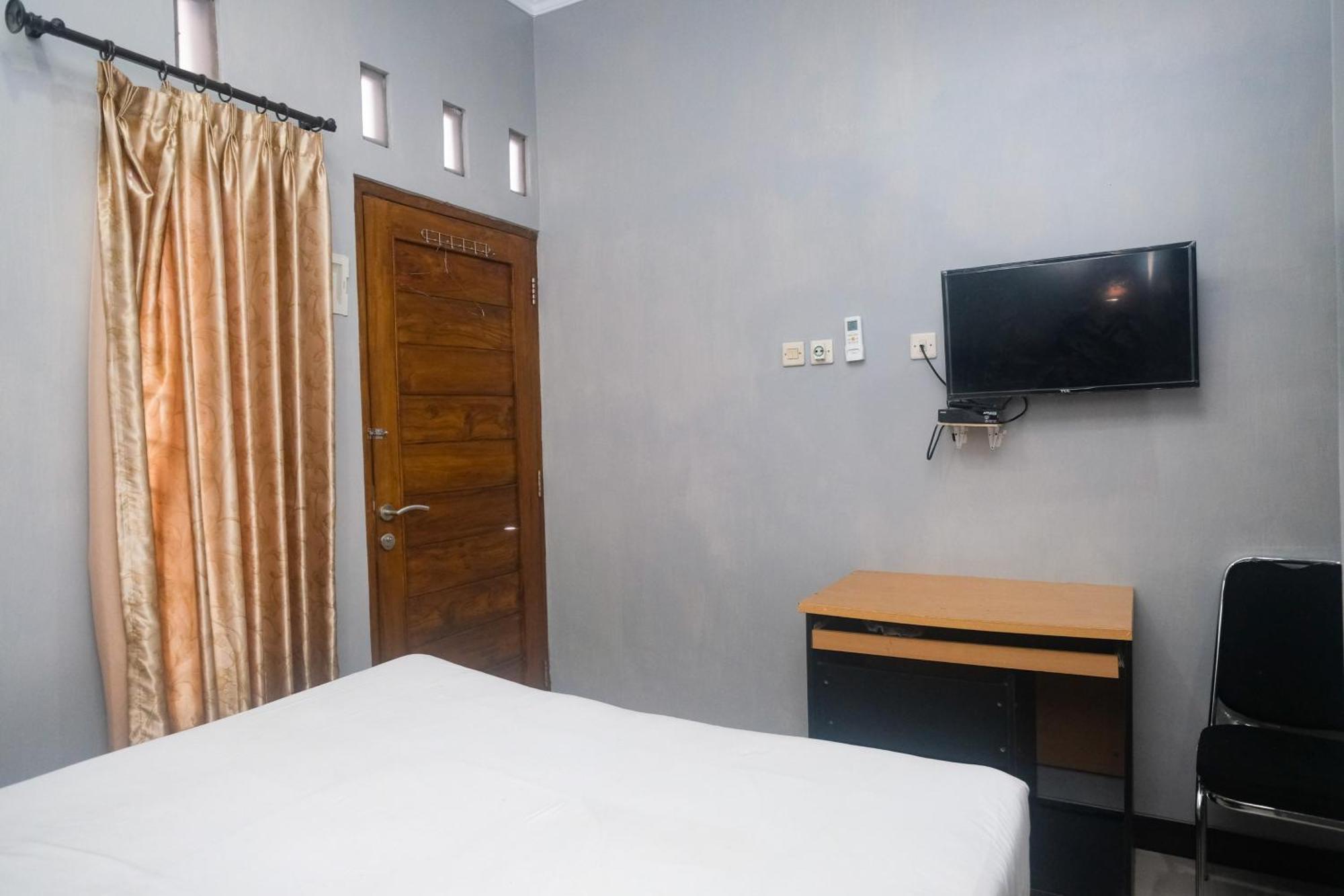 Al Abror Homestay Mandala Krida Mitra Reddoorz Джокьякарта Экстерьер фото