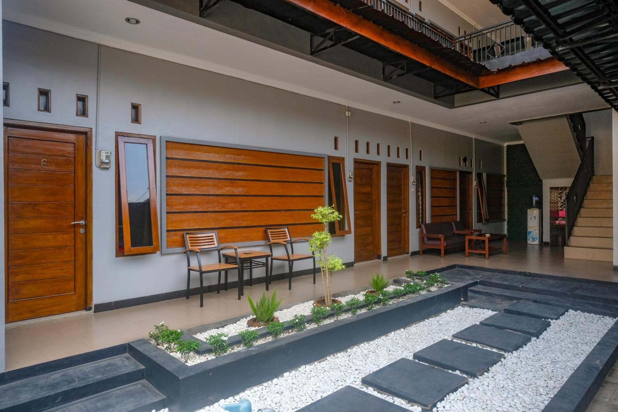 Al Abror Homestay Mandala Krida Mitra Reddoorz Джокьякарта Экстерьер фото