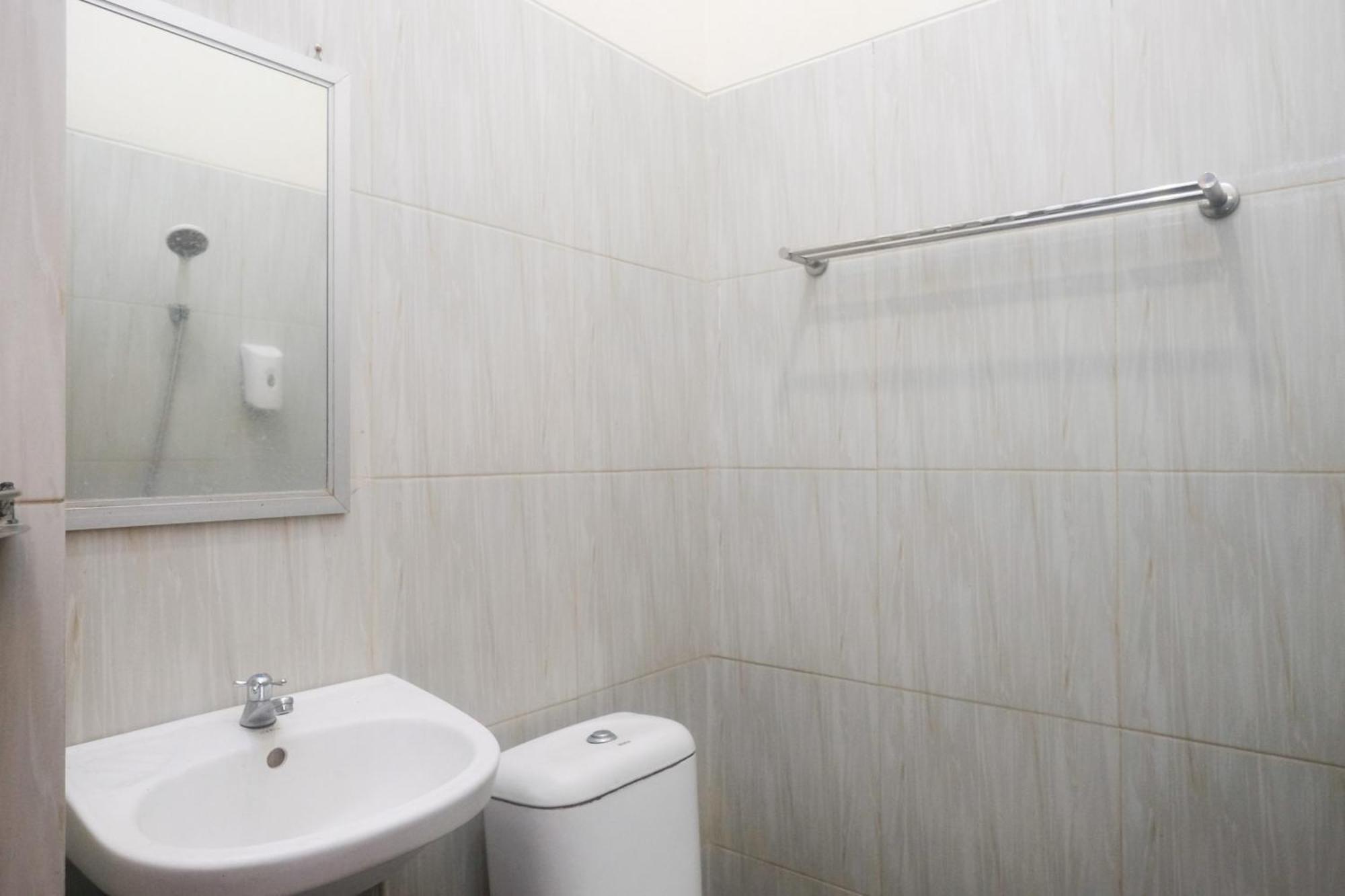 Al Abror Homestay Mandala Krida Mitra Reddoorz Джокьякарта Экстерьер фото