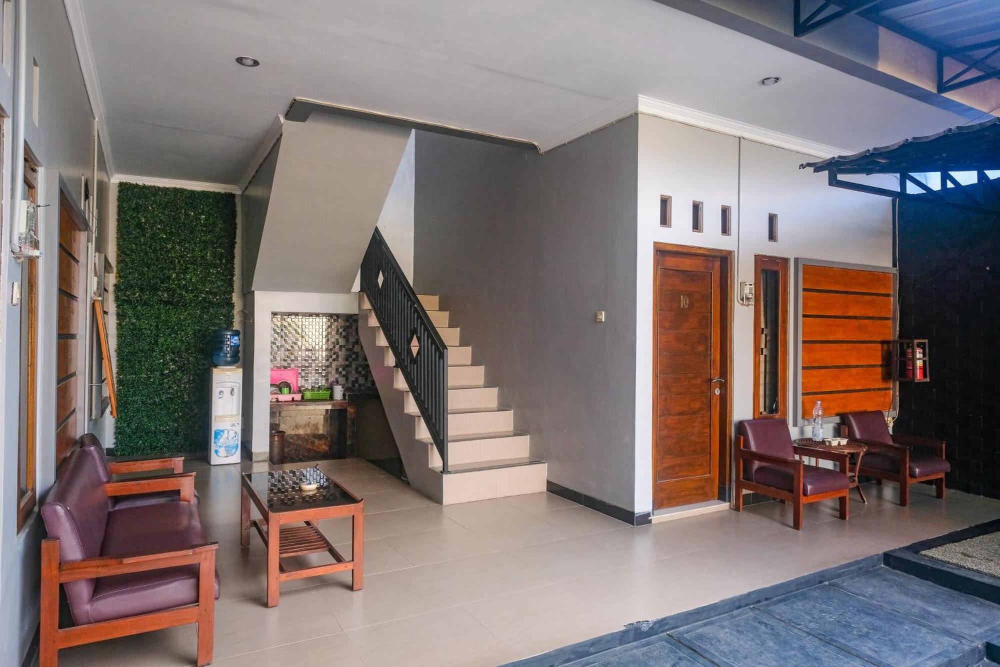 Al Abror Homestay Mandala Krida Mitra Reddoorz Джокьякарта Экстерьер фото