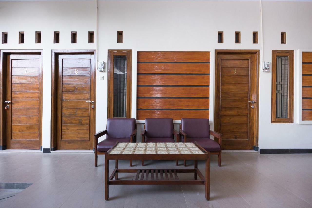 Al Abror Homestay Mandala Krida Mitra Reddoorz Джокьякарта Экстерьер фото